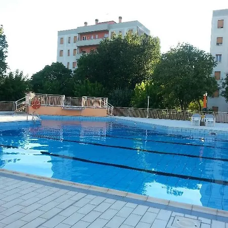Beverly Con Piscina * Lido Adriano